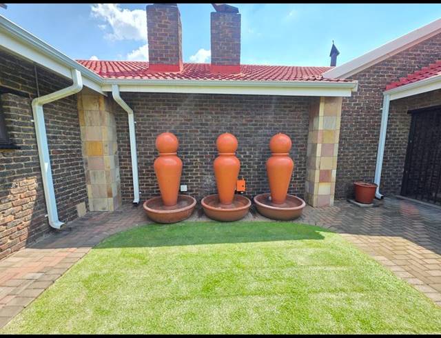 5 BEDROOM HOUSE FOR SALE IN MEYERTON EXT 6
